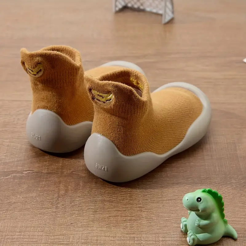 FlexiSteps Barefoot Baby Shoes for Natural Movement and Flexible First Steps